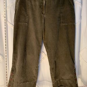 Women’s cropped corduroy pants.